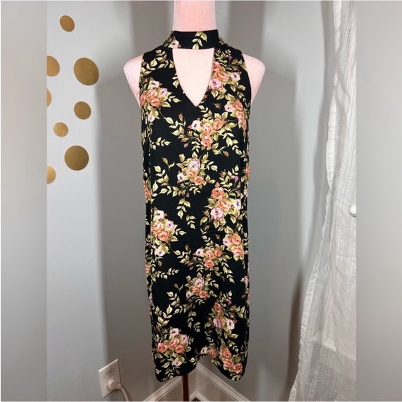 EUC WAYF Choker Collar Shift Dress - Picture 2 of 11